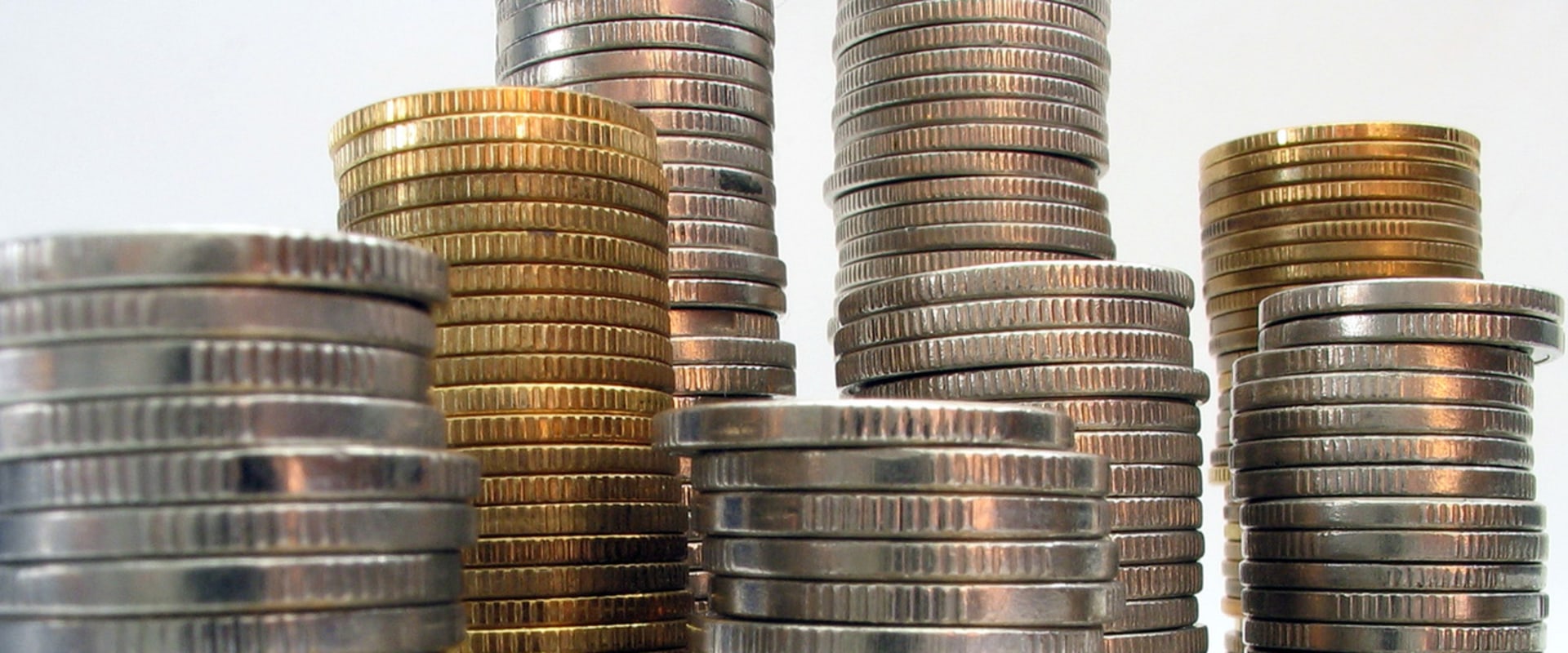 Investing in Gold Coins Through Your IRA: A Comprehensive Guide